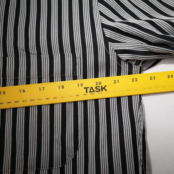 Jack Lipson Signature Men's Size Large Black & Grey Stripe Dress Shirt - Picture 9 of 11